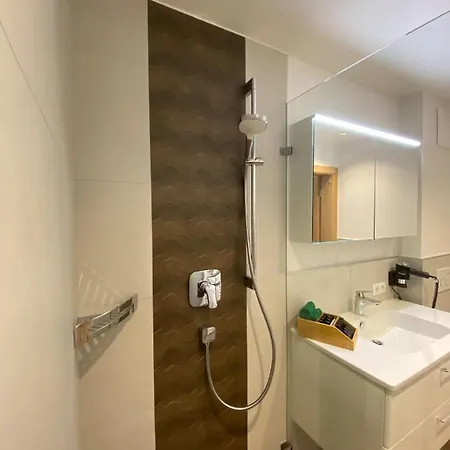 Neue Sonnberg Living, In-ski Out Lägenhet *