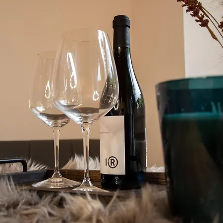 Neue Sonnberg Living, In-ski Out *