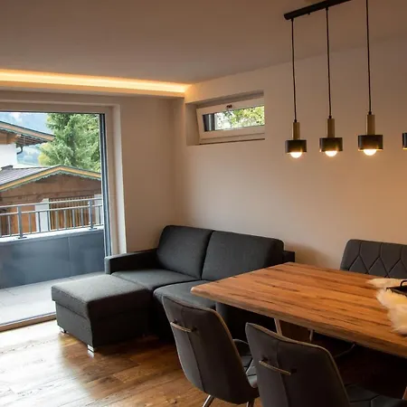 Neue Sonnberg Living, In-ski Out Lägenhet *