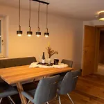 Neue Sonnberg Living, In-ski Out 公寓 *