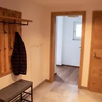 Neue Sonnberg Living, In-ski Out 公寓 *