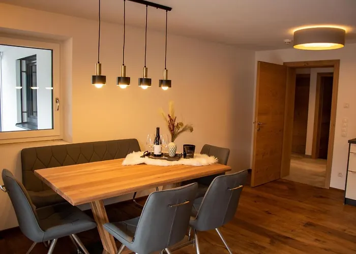 Neue Sonnberg Living, In-ski Out Apartment *