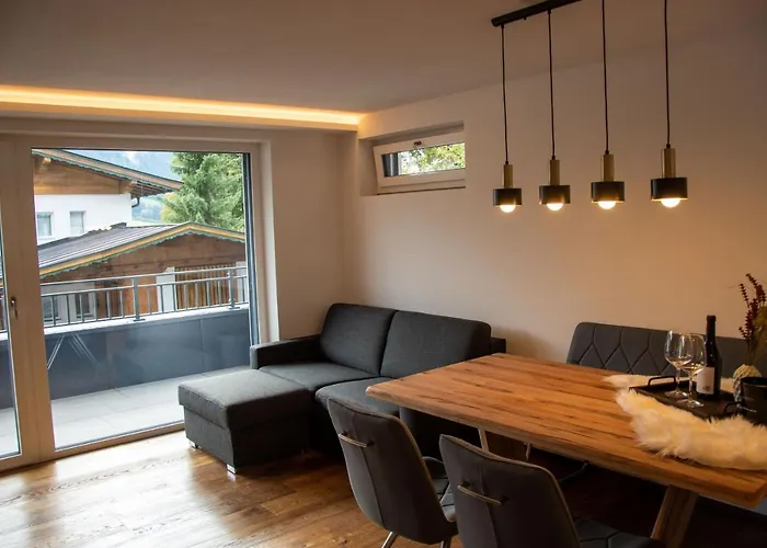 Neue Sonnberg Living, In-ski Out Apartment *