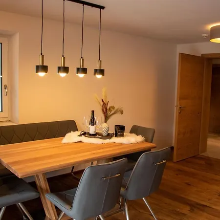 Neue Sonnberg Living, In-ski Out Apartament *